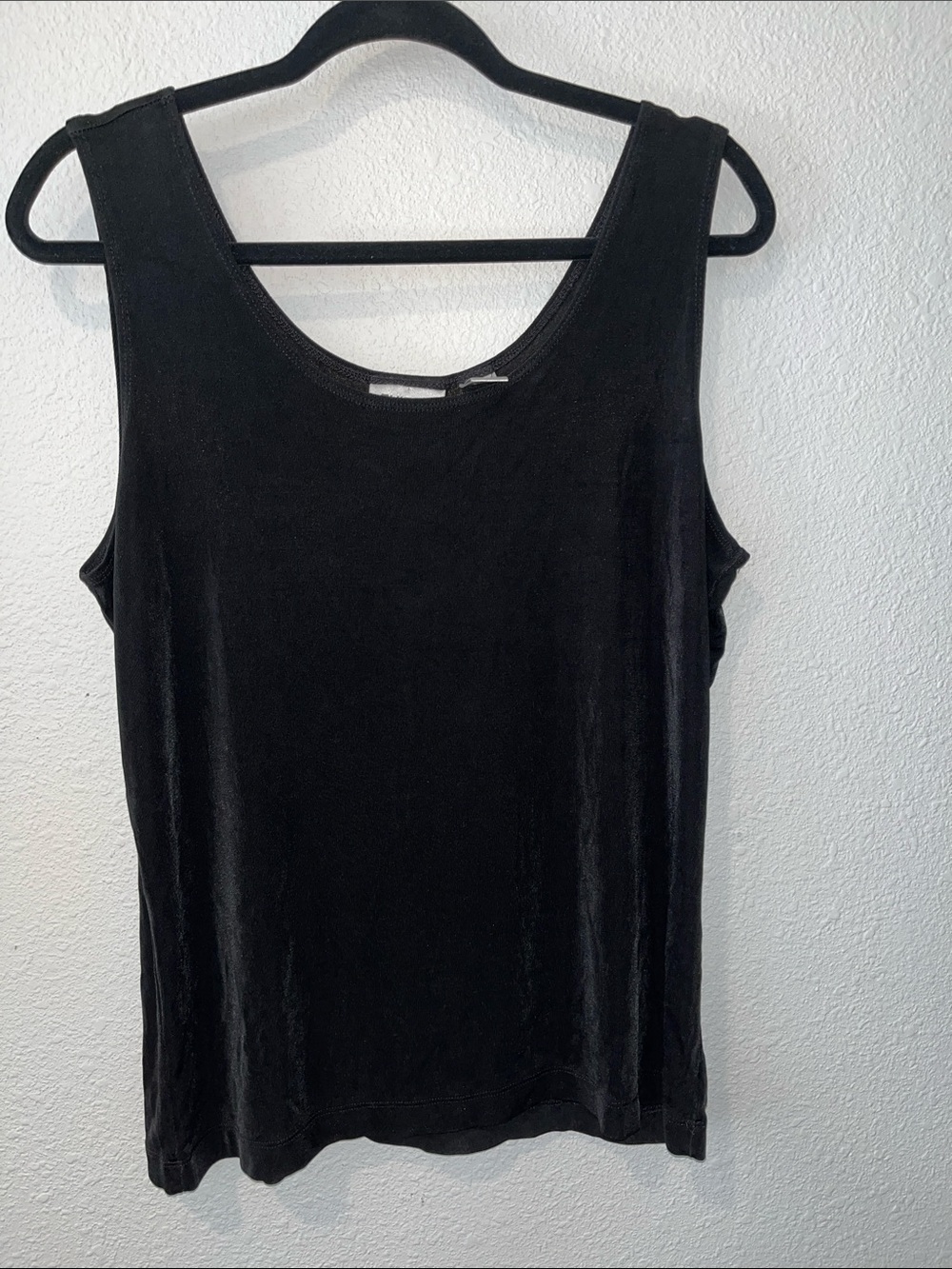 Chico's Travelers Black Scoop Neck Tank Top
Sz L, Chicos Sz 3